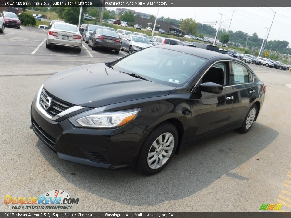 Front 3/4 View of 2017 Nissan Altima 2.5 S Photo #5