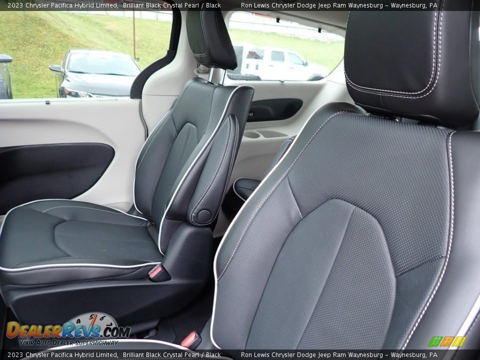 Front Seat of 2023 Chrysler Pacifica Hybrid Limited Photo #12