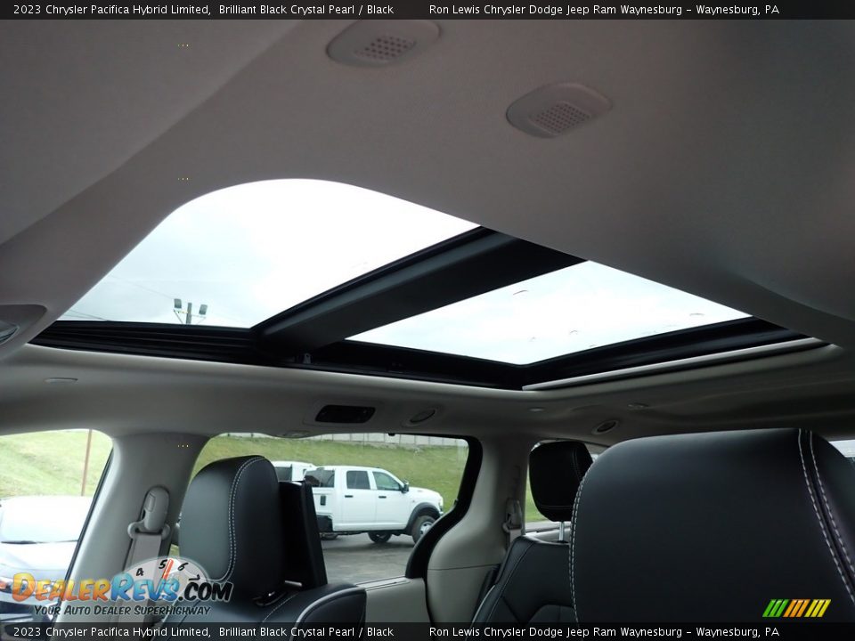 Sunroof of 2023 Chrysler Pacifica Hybrid Limited Photo #18