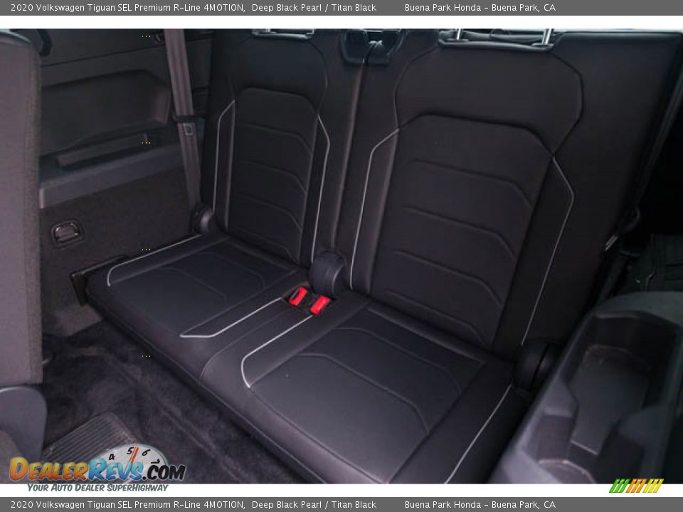 Rear Seat of 2020 Volkswagen Tiguan SEL Premium R-Line 4MOTION Photo #18