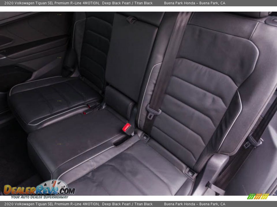 Rear Seat of 2020 Volkswagen Tiguan SEL Premium R-Line 4MOTION Photo #19