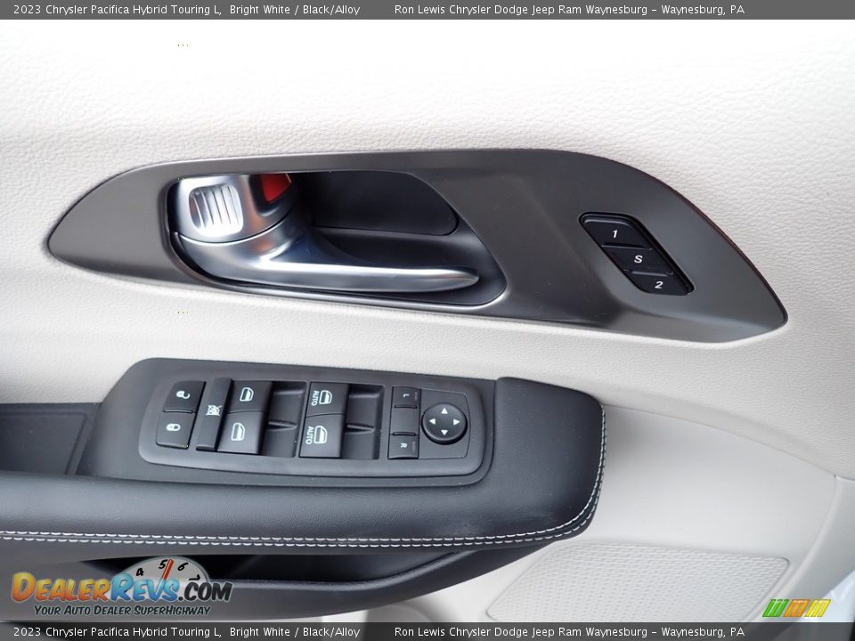 2023 Chrysler Pacifica Hybrid Touring L Bright White / Black/Alloy Photo #15