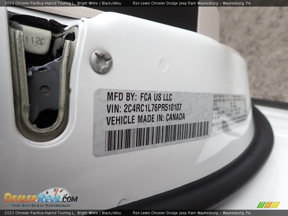 2023 Chrysler Pacifica Hybrid Touring L Bright White / Black/Alloy Photo #16