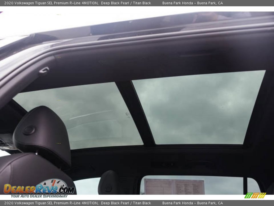 Sunroof of 2020 Volkswagen Tiguan SEL Premium R-Line 4MOTION Photo #29