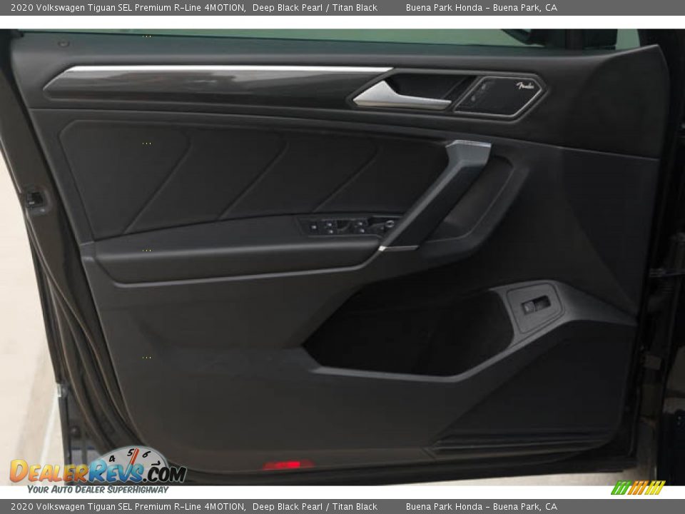Door Panel of 2020 Volkswagen Tiguan SEL Premium R-Line 4MOTION Photo #30