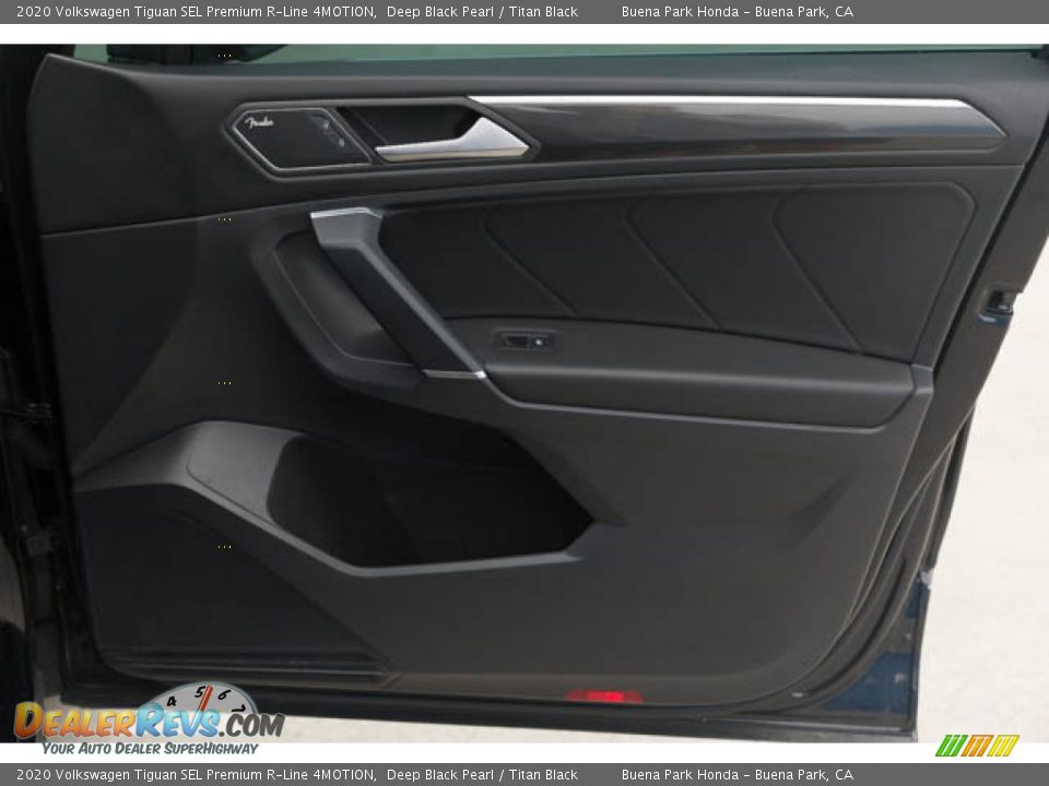 Door Panel of 2020 Volkswagen Tiguan SEL Premium R-Line 4MOTION Photo #35