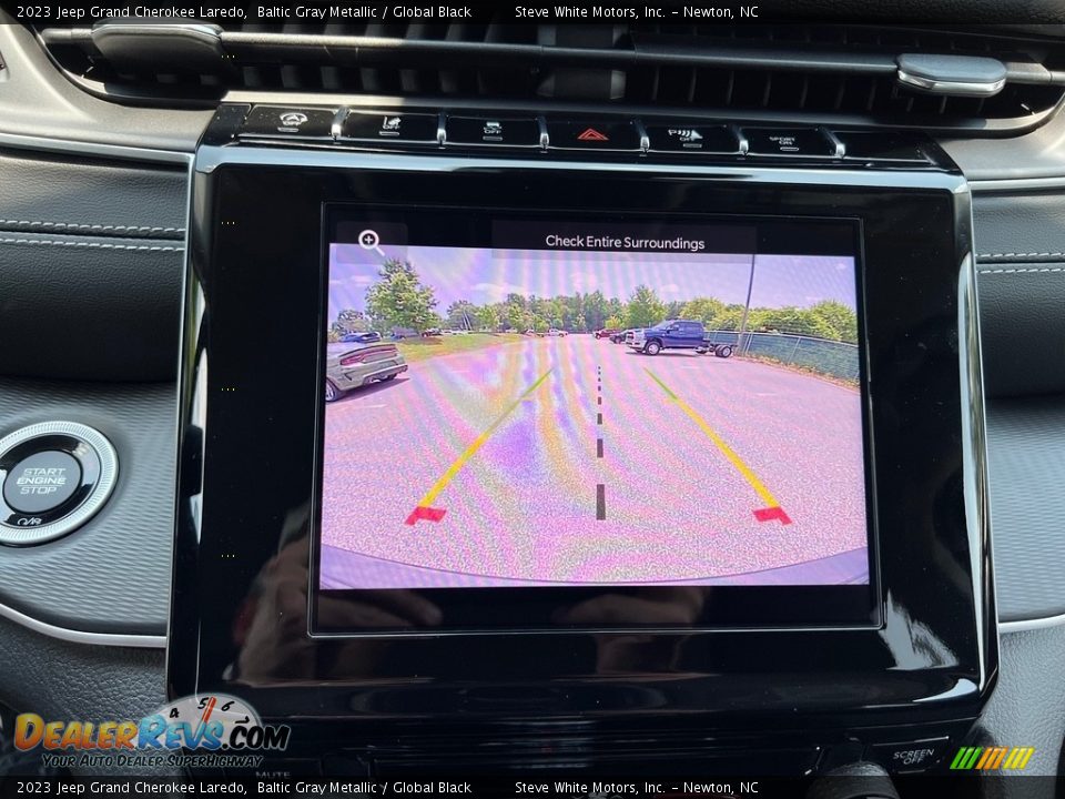 Controls of 2023 Jeep Grand Cherokee Laredo Photo #21