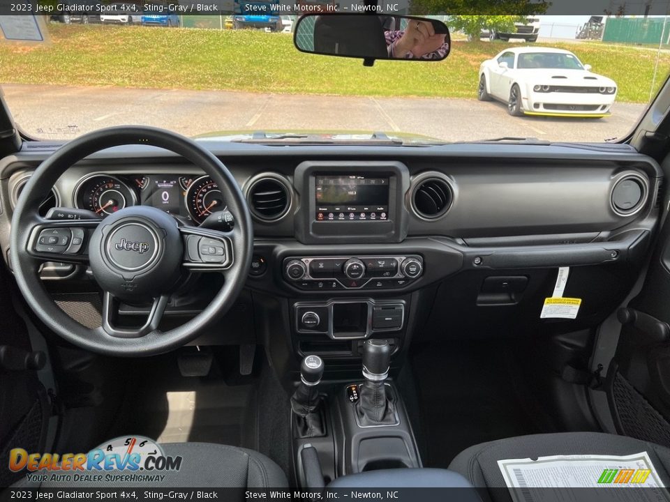 Dashboard of 2023 Jeep Gladiator Sport 4x4 Photo #18