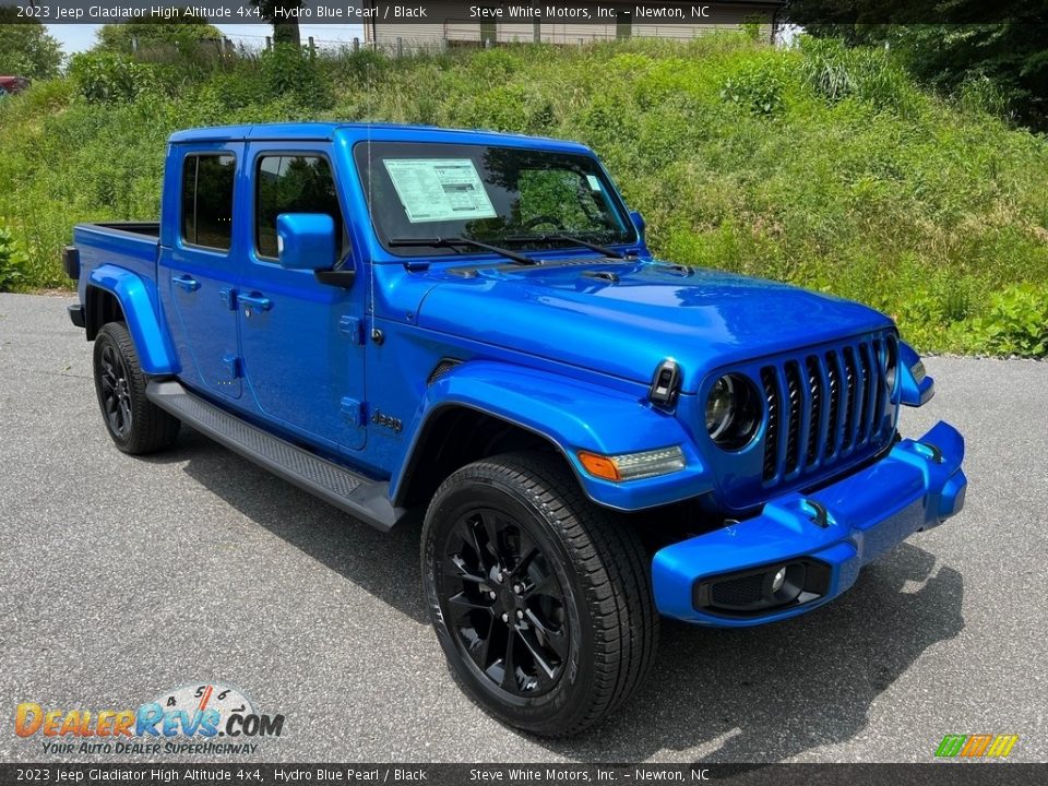 Front 3/4 View of 2023 Jeep Gladiator High Altitude 4x4 Photo #4