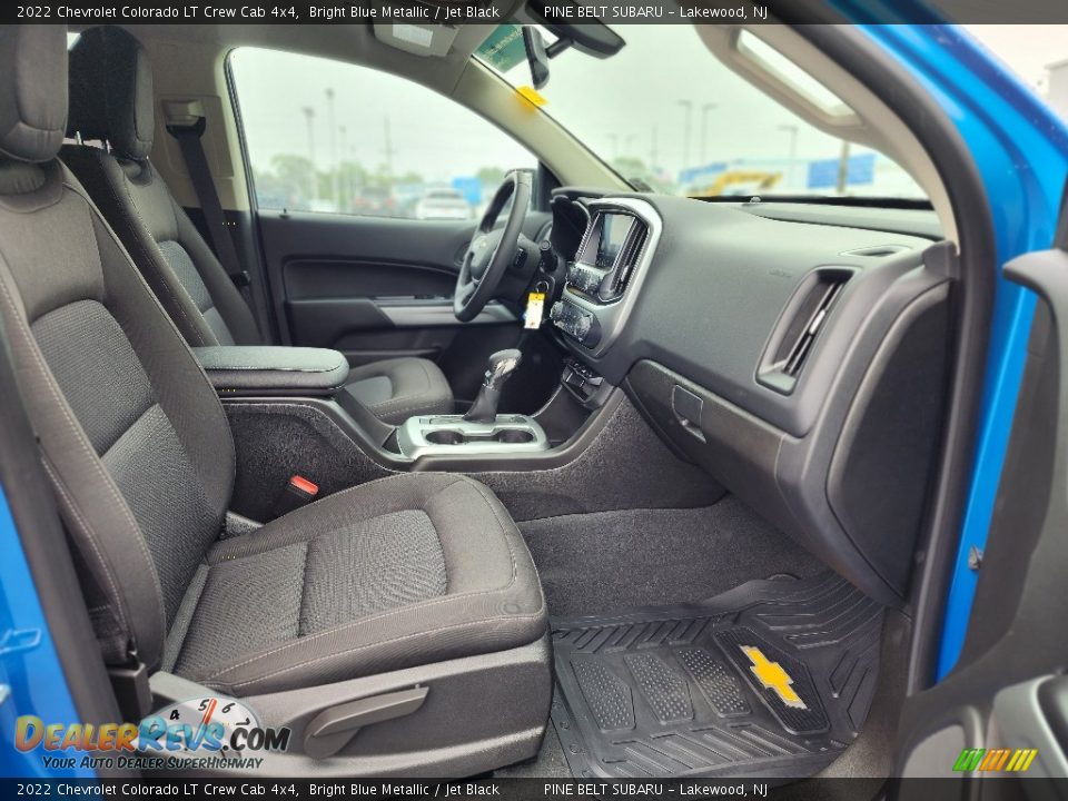 Front Seat of 2022 Chevrolet Colorado LT Crew Cab 4x4 Photo #23