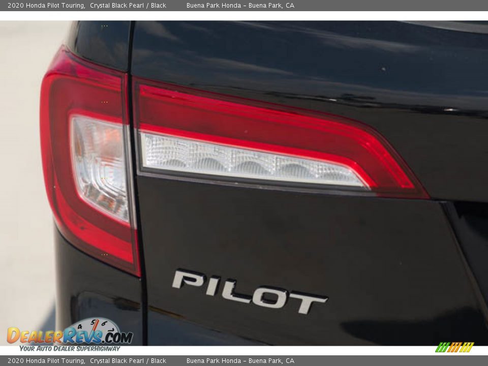 2020 Honda Pilot Touring Crystal Black Pearl / Black Photo #10