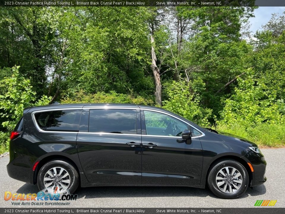 2023 Chrysler Pacifica Hybrid Touring L Brilliant Black Crystal Pearl / Black/Alloy Photo #6