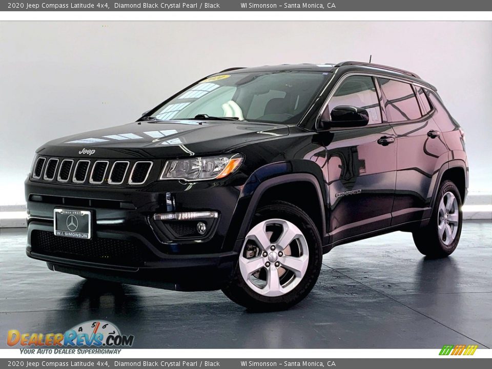 Front 3/4 View of 2020 Jeep Compass Latitude 4x4 Photo #12