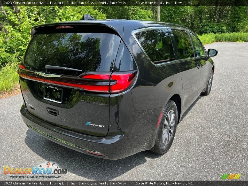 2023 Chrysler Pacifica Hybrid Touring L Brilliant Black Crystal Pearl / Black/Alloy Photo #7