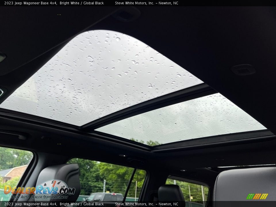 Sunroof of 2023 Jeep Wagoneer Base 4x4 Photo #32