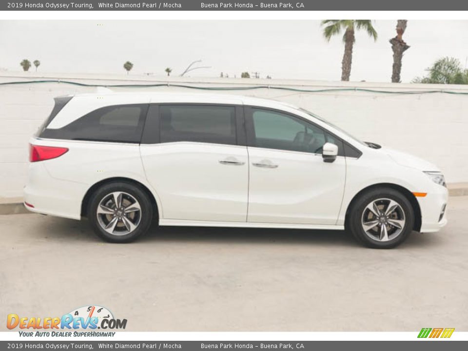 2019 Honda Odyssey Touring White Diamond Pearl / Mocha Photo #12