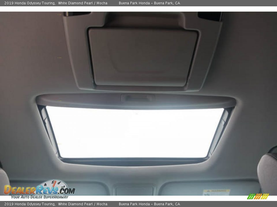 2019 Honda Odyssey Touring White Diamond Pearl / Mocha Photo #23