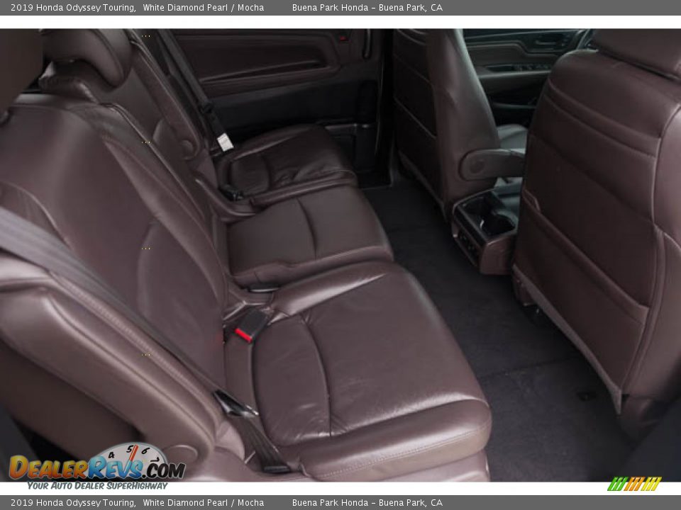 2019 Honda Odyssey Touring White Diamond Pearl / Mocha Photo #26