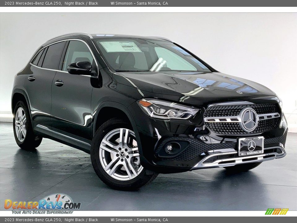 Front 3/4 View of 2023 Mercedes-Benz GLA 250 Photo #12