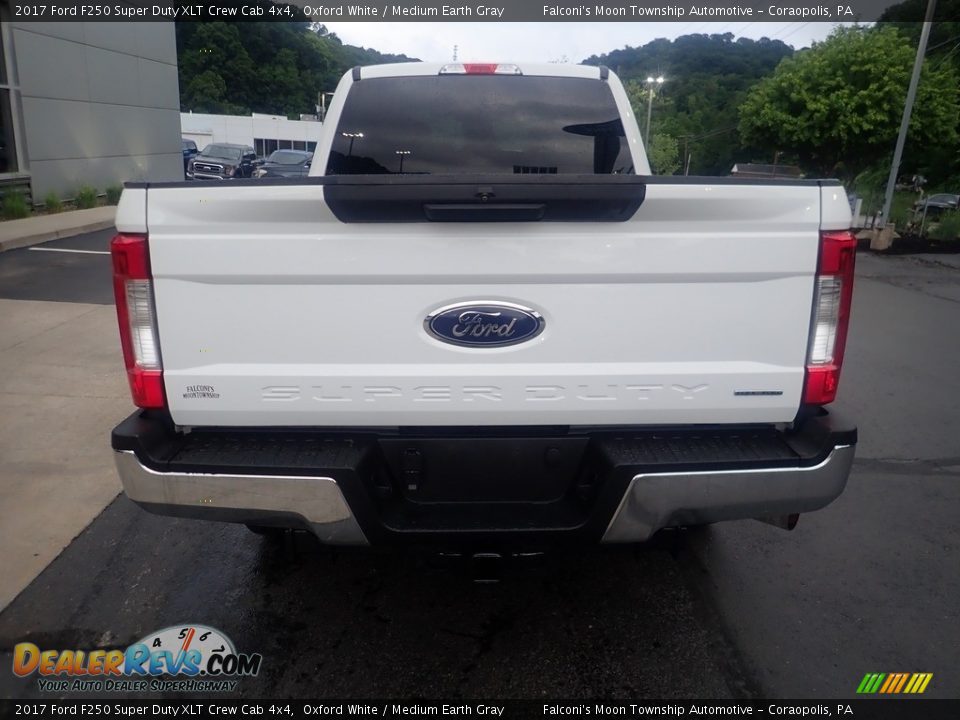 2017 Ford F250 Super Duty XLT Crew Cab 4x4 Oxford White / Medium Earth Gray Photo #3