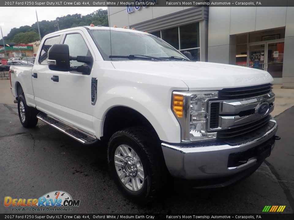 2017 Ford F250 Super Duty XLT Crew Cab 4x4 Oxford White / Medium Earth Gray Photo #8