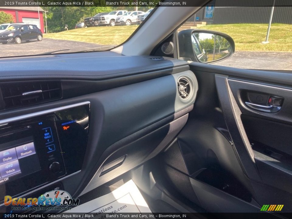 2019 Toyota Corolla L Galactic Aqua Mica / Black Photo #32