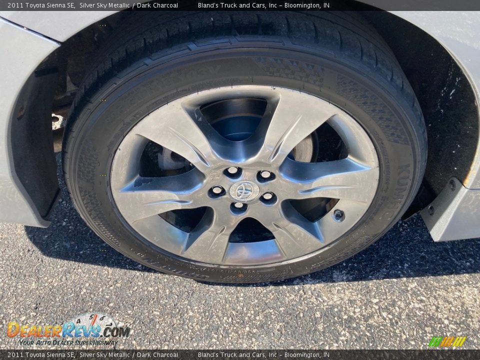 2011 Toyota Sienna SE Silver Sky Metallic / Dark Charcoal Photo #15