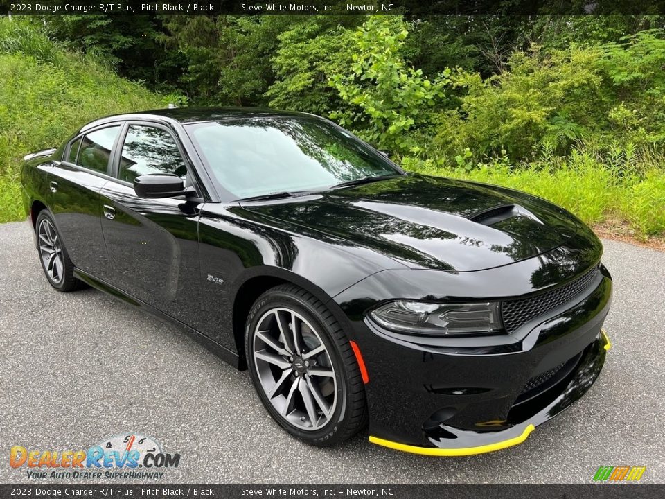 Front 3/4 View of 2023 Dodge Charger R/T Plus Photo #4
