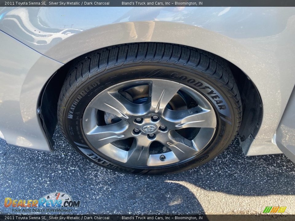 2011 Toyota Sienna SE Silver Sky Metallic / Dark Charcoal Photo #16