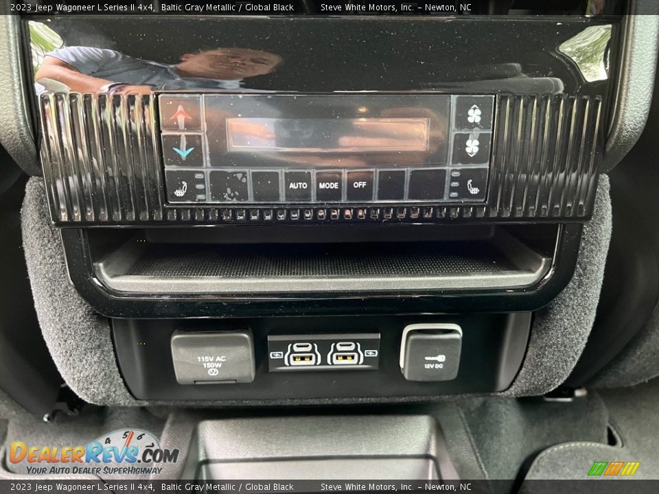 Controls of 2023 Jeep Wagoneer L Series II 4x4 Photo #18