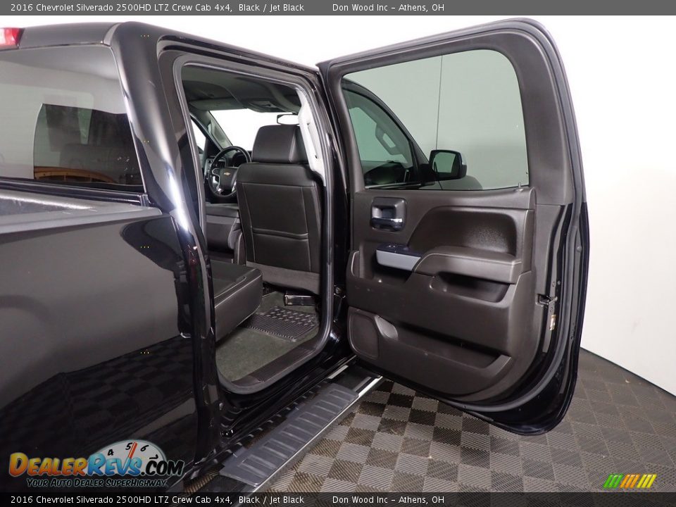 Door Panel of 2016 Chevrolet Silverado 2500HD LTZ Crew Cab 4x4 Photo #32