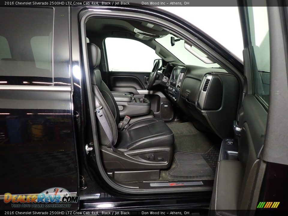 Front Seat of 2016 Chevrolet Silverado 2500HD LTZ Crew Cab 4x4 Photo #35
