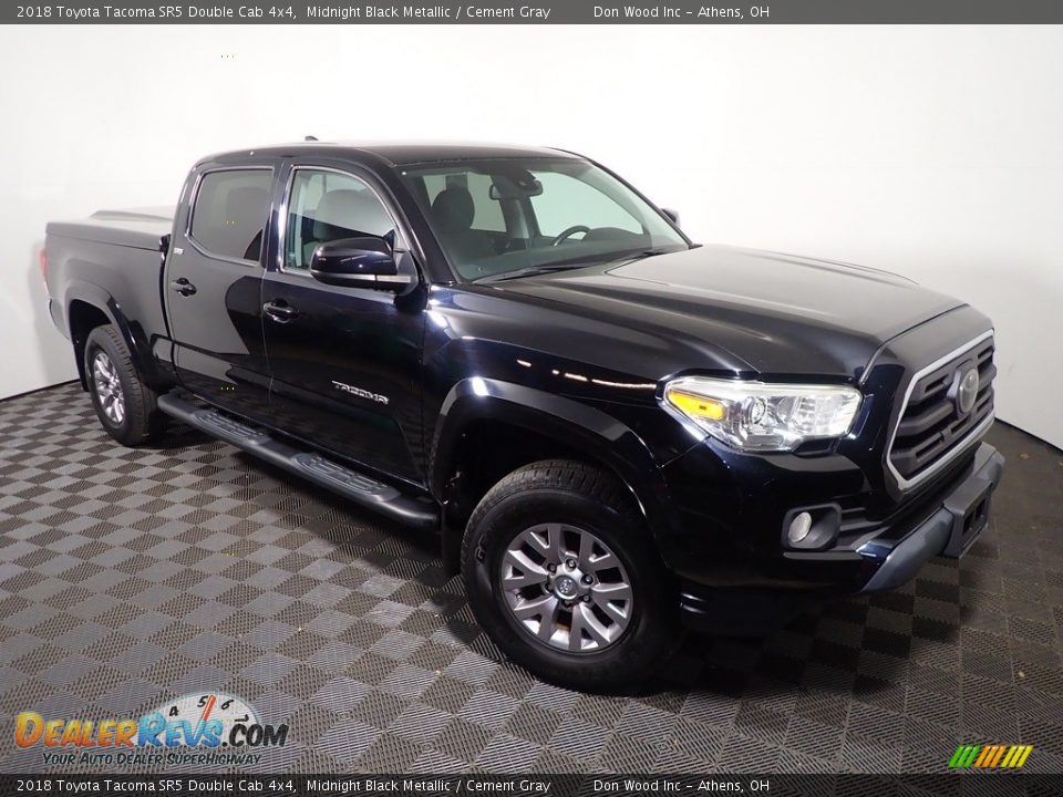 Front 3/4 View of 2018 Toyota Tacoma SR5 Double Cab 4x4 Photo #3