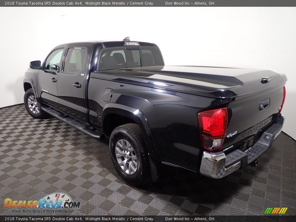 2018 Toyota Tacoma SR5 Double Cab 4x4 Midnight Black Metallic / Cement Gray Photo #10