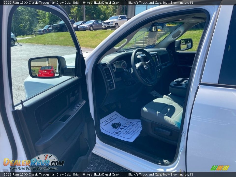 2019 Ram 1500 Classic Tradesman Crew Cab Bright White / Black/Diesel Gray Photo #10