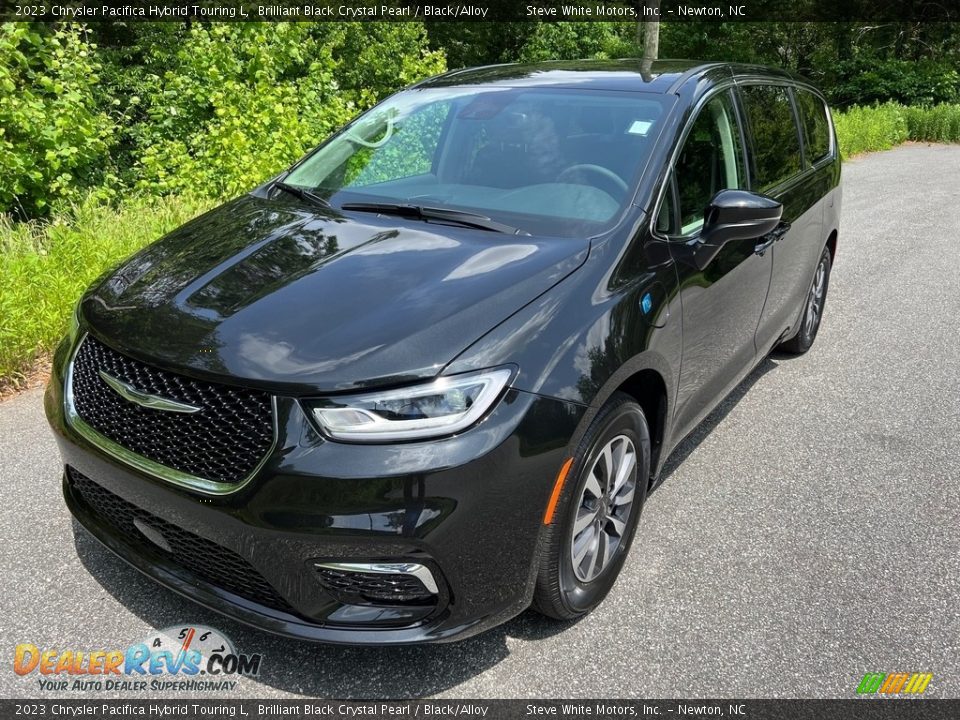 2023 Chrysler Pacifica Hybrid Touring L Brilliant Black Crystal Pearl / Black/Alloy Photo #2