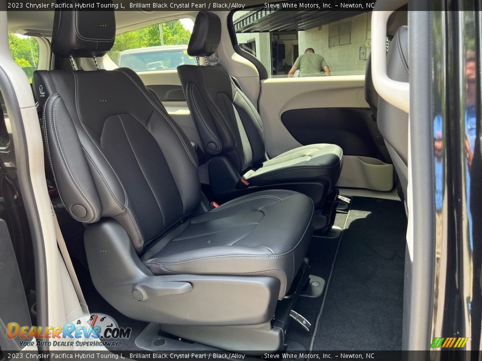 2023 Chrysler Pacifica Hybrid Touring L Brilliant Black Crystal Pearl / Black/Alloy Photo #17