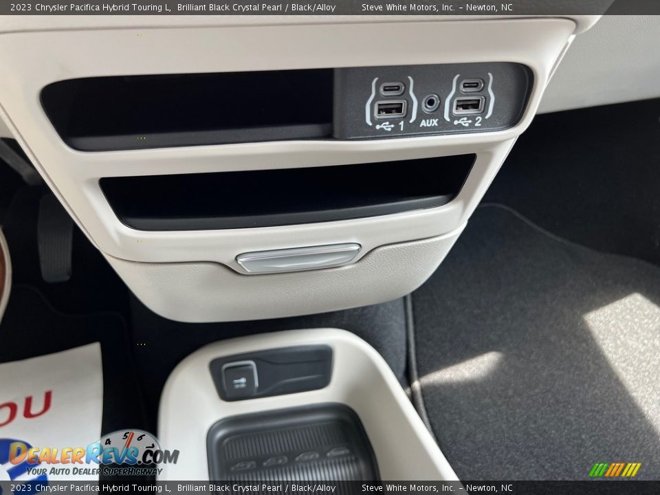 2023 Chrysler Pacifica Hybrid Touring L Brilliant Black Crystal Pearl / Black/Alloy Photo #26