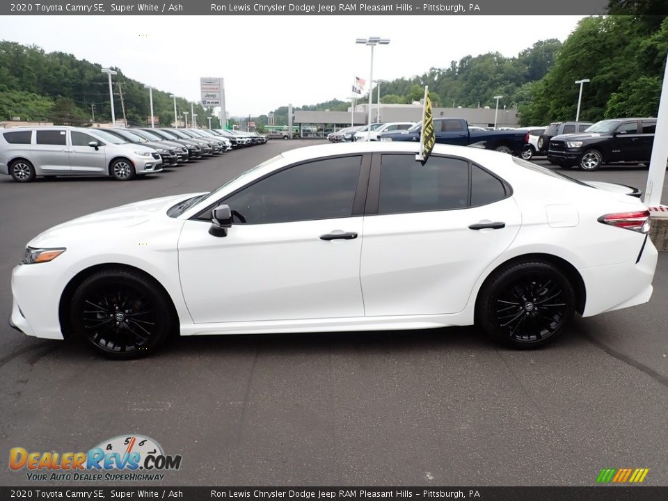 2020 Toyota Camry SE Super White / Ash Photo #2