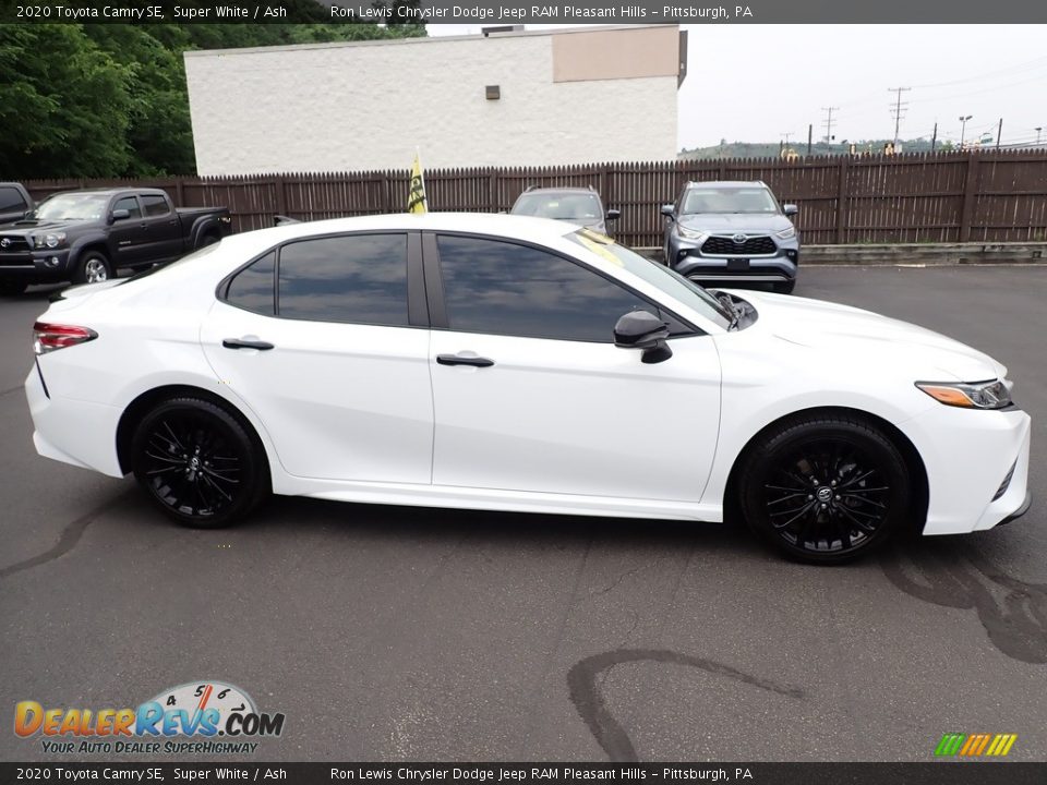 2020 Toyota Camry SE Super White / Ash Photo #7