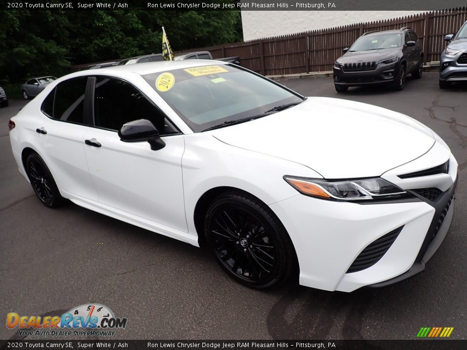 2020 Toyota Camry SE Super White / Ash Photo #8