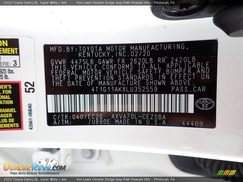 2020 Toyota Camry SE Super White / Ash Photo #16