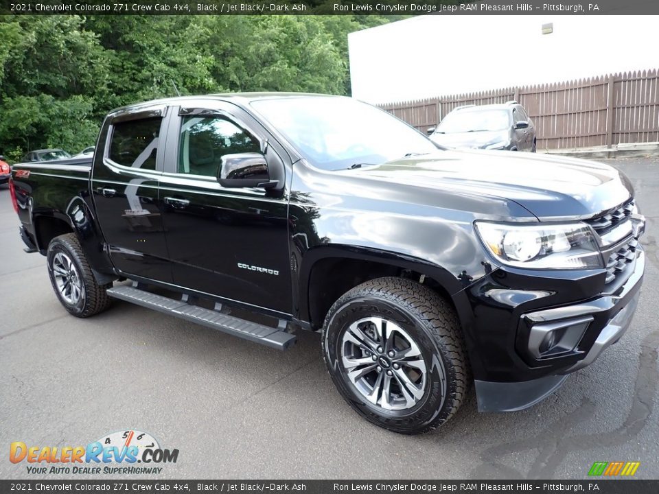 Front 3/4 View of 2021 Chevrolet Colorado Z71 Crew Cab 4x4 Photo #8