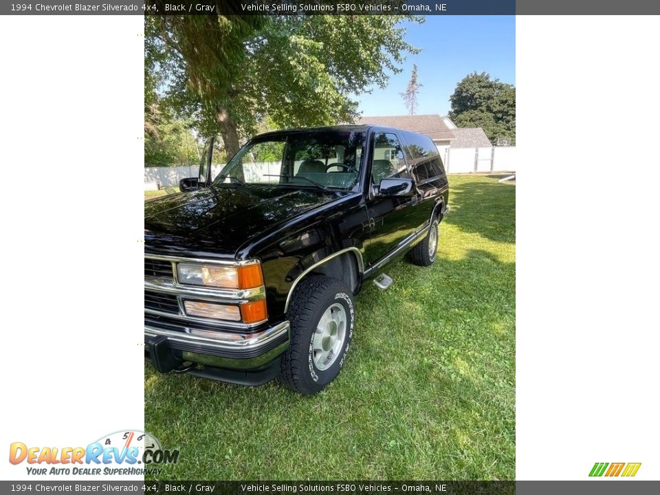 Front 3/4 View of 1994 Chevrolet Blazer Silverado 4x4 Photo #2