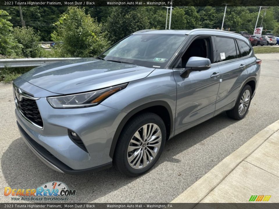 Front 3/4 View of 2023 Toyota Highlander Platinum Photo #7