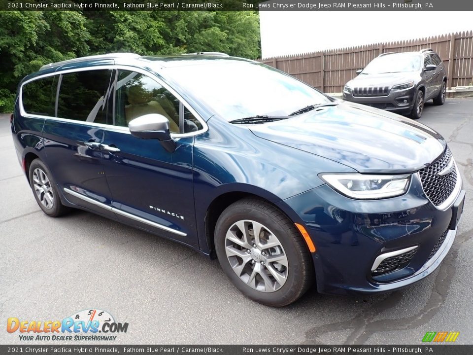 Front 3/4 View of 2021 Chrysler Pacifica Hybrid Pinnacle Photo #8