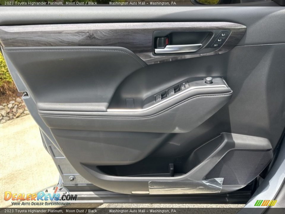 Door Panel of 2023 Toyota Highlander Platinum Photo #16