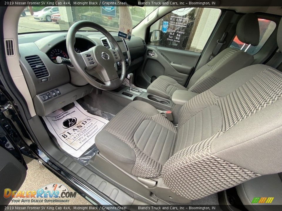 Front Seat of 2019 Nissan Frontier SV King Cab 4x4 Photo #13