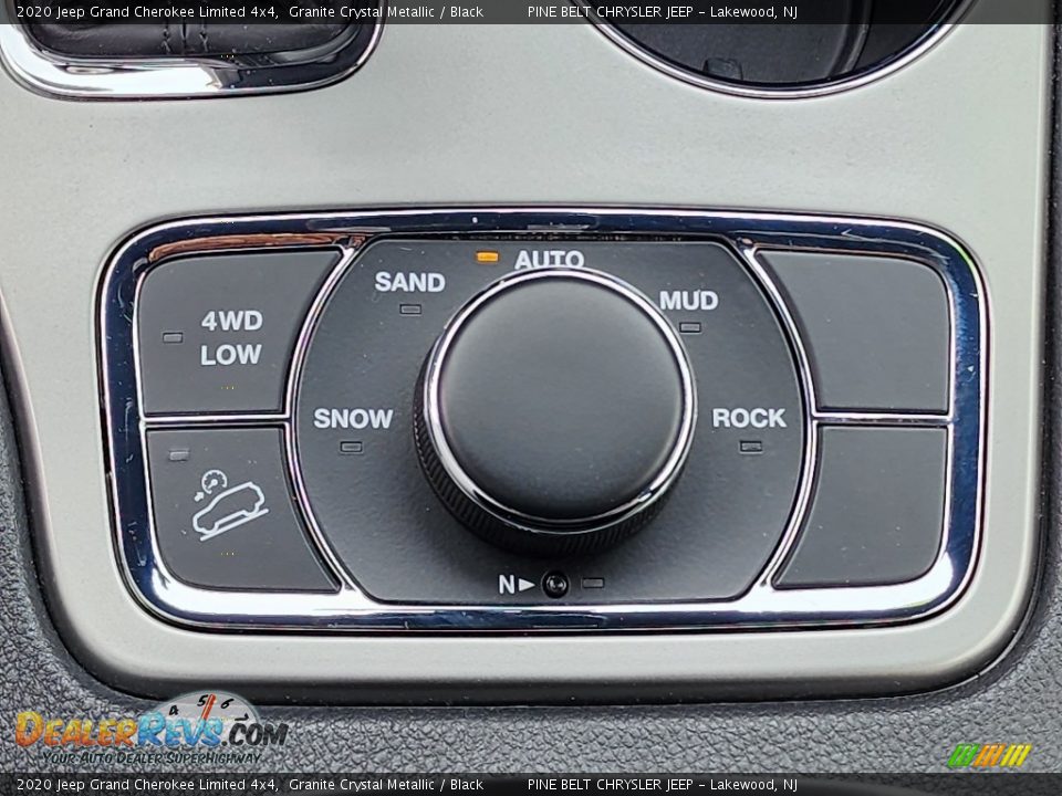 Controls of 2020 Jeep Grand Cherokee Limited 4x4 Photo #9