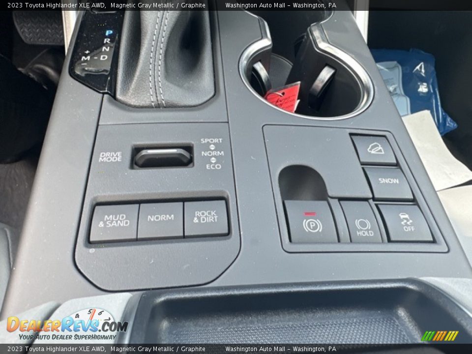 Controls of 2023 Toyota Highlander XLE AWD Photo #15